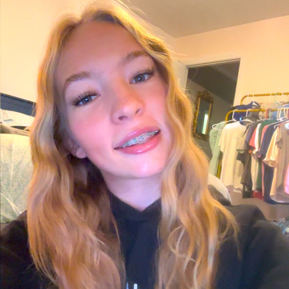 Meet your Posher, Ella